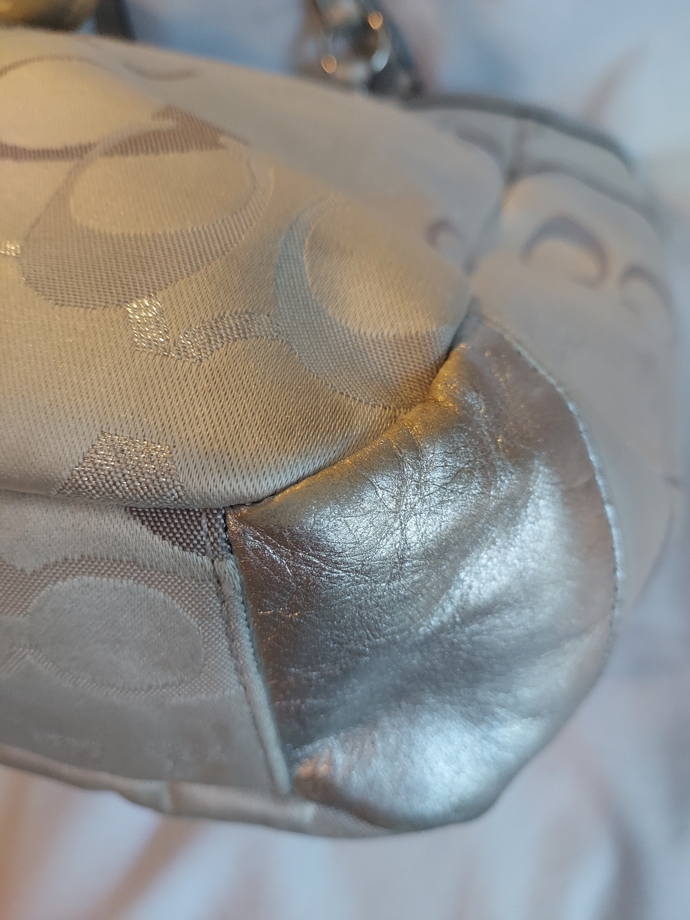 Coach Gallery Optic Signature Silver Metallic Tote Handbag F19664 - Picture 9 of 16